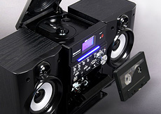 多彩なメディアに対応!CD/SDカード/USBメモリ/カセットテープがこれ1台で聴ける!