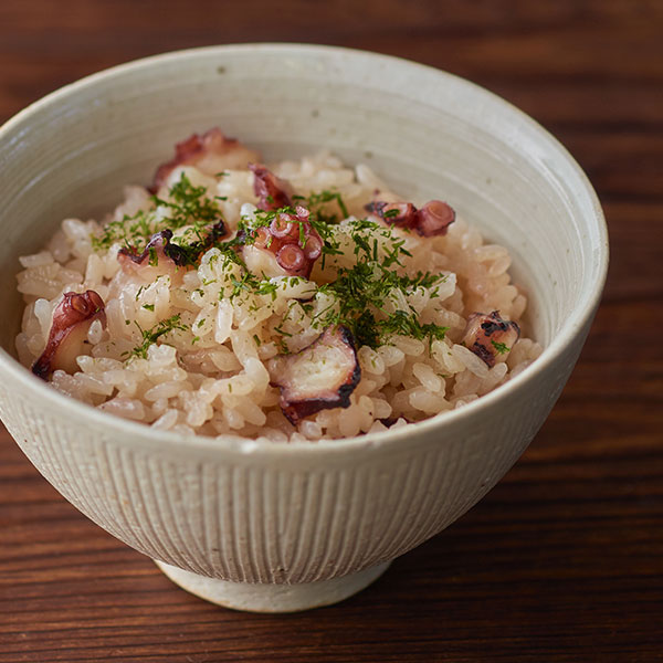 ほんのり桜色の「たこ飯」