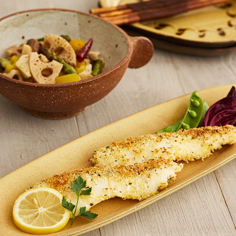 白身魚の香草パン粉焼きと<br>きのこと根菜のホットサラダ