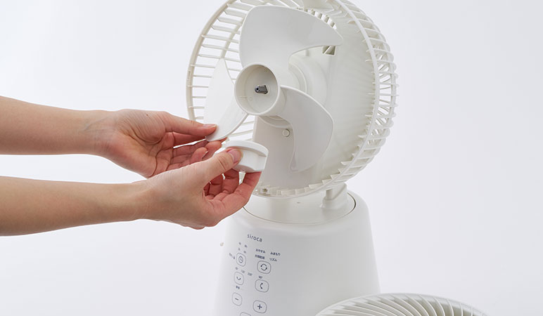 前ガードと羽根、後ろガードを
手で取り外す