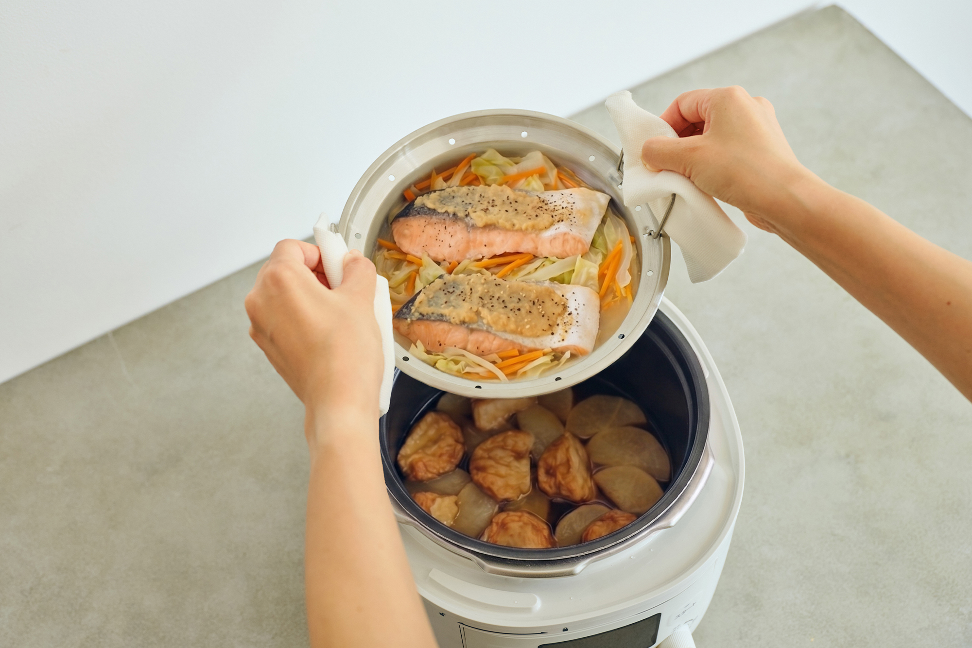 ほったらかしなのに、本格メニューが2品完成。「同時圧力調理」で、夕食づくりと自分時間を両立